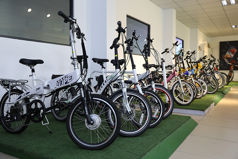 What are the important precautions for electric bicycles?